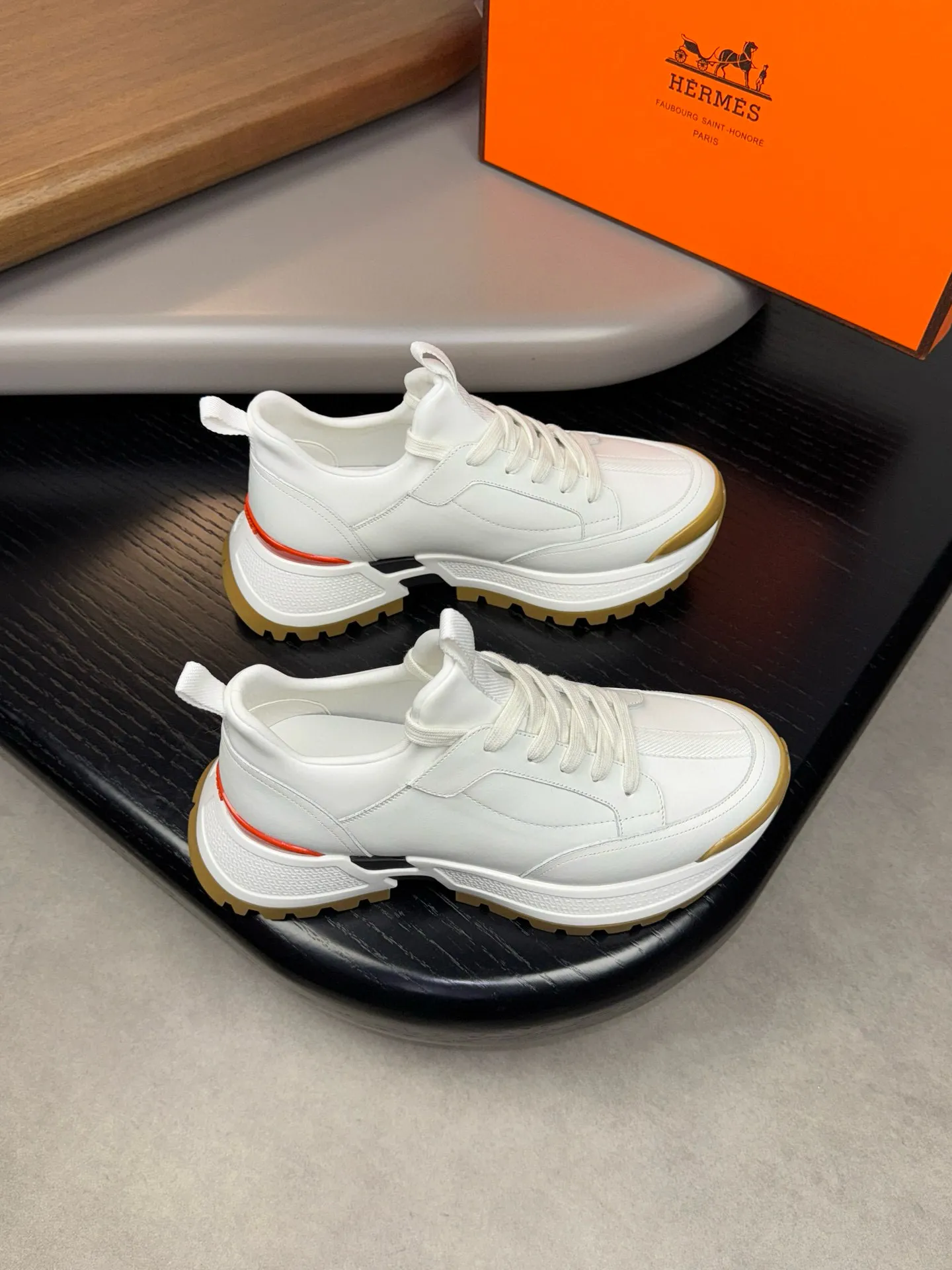 [HERMES] Hermès men's shoes💰560💰 - High-end quality original casual sports shoes - Upper: 🔝Nappa calfskin, high-grade elastic cloth, brand webbing - Lining: elastic cloth, foot pad; water-dyed cowhide - Outsole: ultra-light T men's shoes 💰U foam rubber; two-color molded outsole -Ultra-high quality control and fine workmanship: outstanding (high-end, extravagance, grade) -Size: 39-44 (38, 45, can be customized)